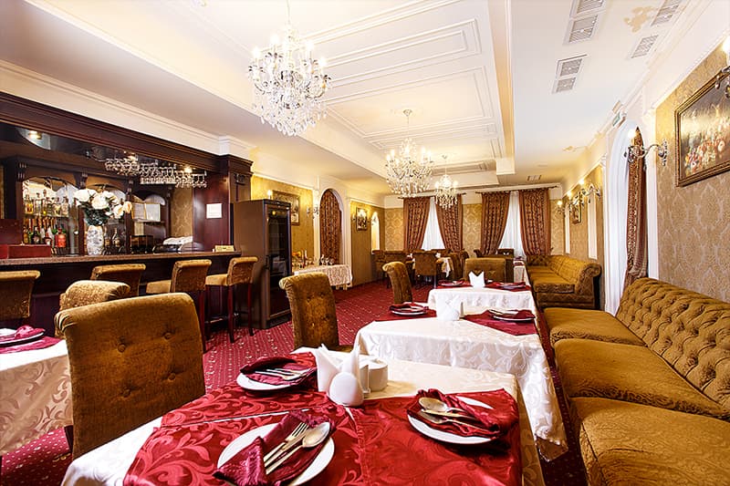 The restaurant of the Hotel California Restaurant in the hotel California in Odessa